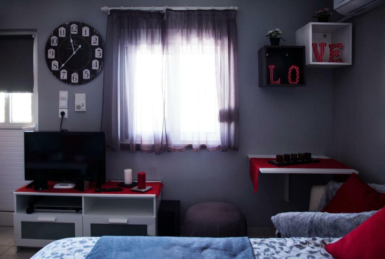 'Romeo & Juliet' Cozy Apartment With Breathtaking View Афины Экстерьер фото